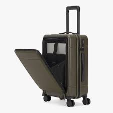 Mastering the Art of Travel: Elevate Your Journey with Stylish Men’s Luggage